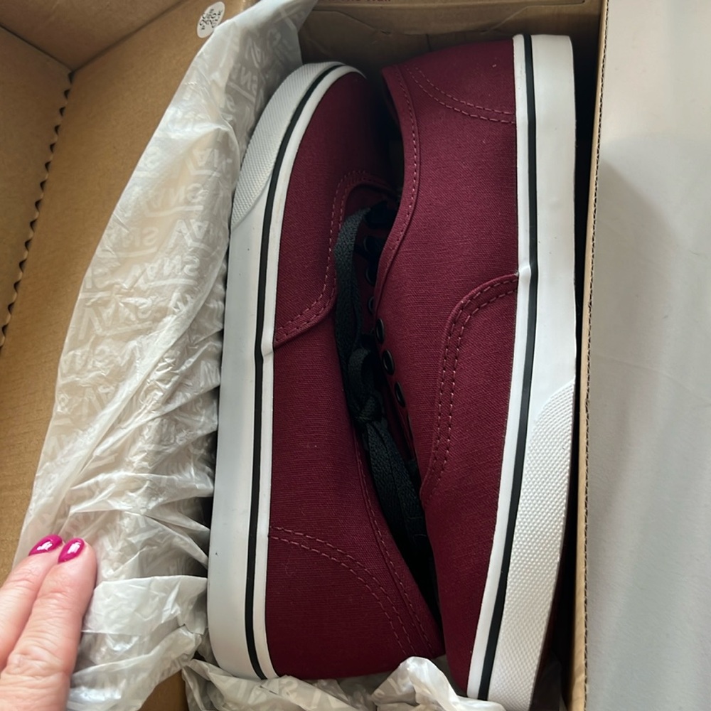 Brand new in box. Tawny port color.